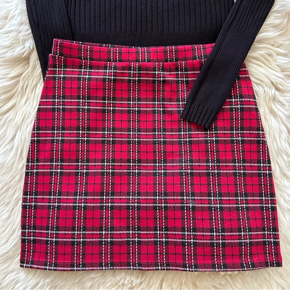 FOREVER21 Red Plaid Mini Skirt - Picture 4 of 6
